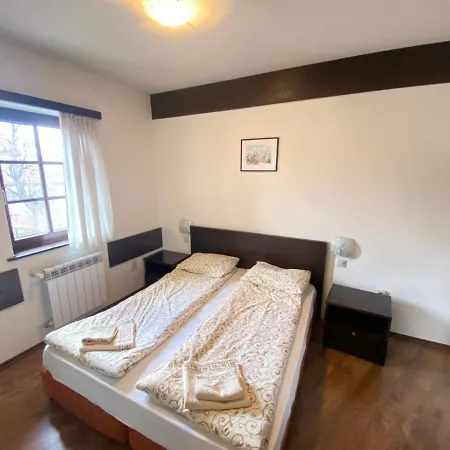 House Trivia * بانسكو